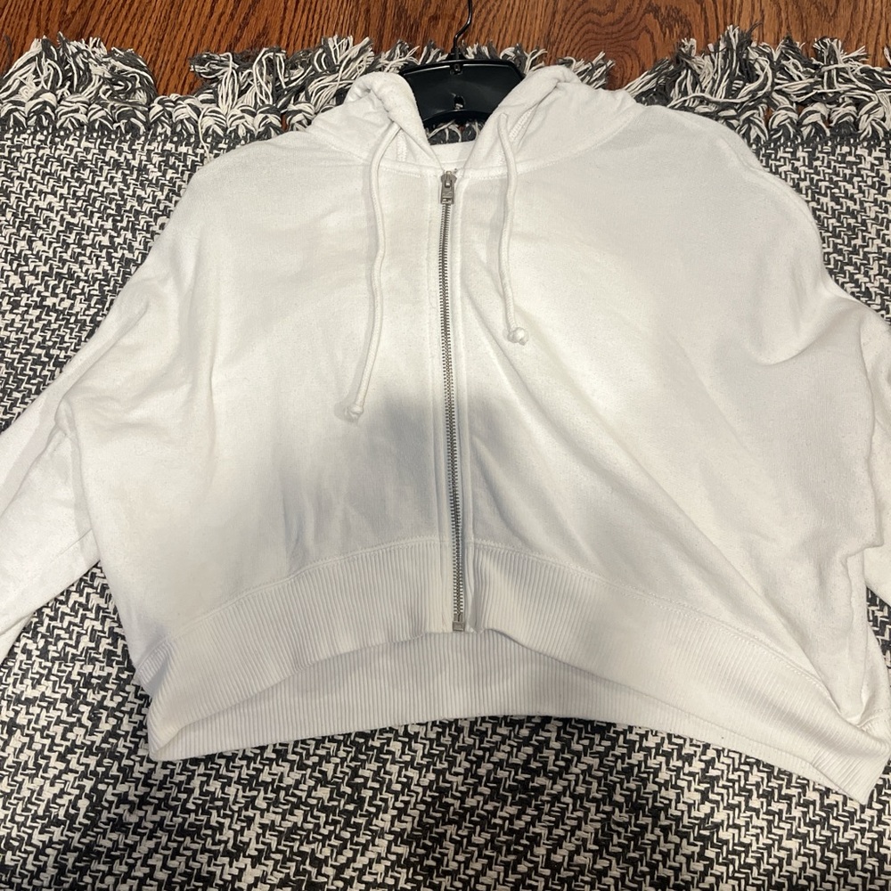 hollister white cropped zip up hoodie